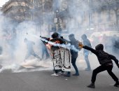 بالصور.. اشتباكات بين متظاهرين والشرطة الفرنسية فى باريس