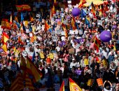 بالصور.. برشلونة تنتفض..آلاف المتظاهرين فى الشوارع احتجاجا على انفصال كاتالونيا