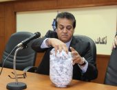 وزير التعليم العالى يقدم 10 رحلات عمرة هدية للعاملين بالوزارة