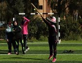 مدرب من غزة يطرح لعبة جديدة على نساء القطاع..البيسبول