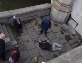  بالفيديو والصور.. ضحايا "حادث البرلمان البريطانى" على رصيف جسر ويستمنستر 
