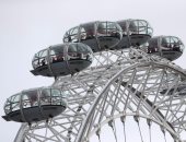 وسائل إعلام بريطانية: احتجاز سياح "عين لندن" لتأمينهم