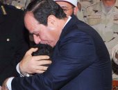 السيسي باكيا: هانضاعف موازنة جمعية المحاربين القدامى وولاد الشهداء ولادى