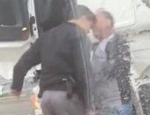 بالفيديو.. التحقيق مع شرطى إسرائيلى لتعديه بالضرب على سائق عربى فى القدس