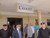 بالصور.. مساعد وزير الداخلية يقود جولة مفاجئة على السكة الحديد بالأقصر وقنا