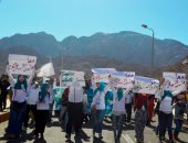 بالصور.. 100 شاب من شمال وجنوب سيناء ينظمون ماراثون "معا ضد السرطان"