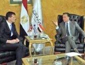 سفير بريطانيا ينشر صور لقائه مع وزير النقل لبحث التعاون بالسكك الحديدية