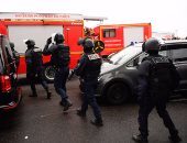 الشرطة الفرنسية: العثور على بندقية وأسلحة بيضاء بسيارة مهاجم الشرطة بالشانزليزيه