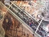 بالفيديو.. انهيار سلم كهربائى بأحدى المحلات بــ"هونج كونج" وإصابة 18 شخصا