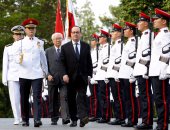 بالصور.. الرئيس الفرنسى هولاند يصل سنغافورة أول محطة فى جولته الآسيوية