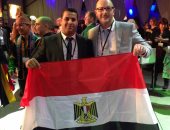 بالصور .. معلمان مصريان يفوزان فى مسابقة " المعلم المبدع "  فى كندا  