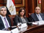 بالصور.. وزير السياحة لوزير البيئة بالبرلمان: "لو سمحت سيب الجزء بتاعى أتكلم فيه"