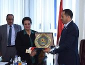 مجلس جامعة دمنهور يكرم محافظ البحيرة كأول سيدة تتولى المنصب فى مصر 