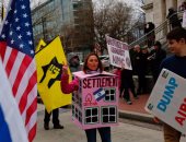 رابطة الدفاع اليهودى بأمريكا تدنس العلم الفلسطينى خلال تظاهرة بواشنطن 