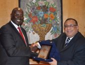سفير جنوب السودان لرئيس جامعة حلوان: فخورون بتخرج وزرائنا من جامعات مصر