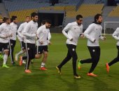 "المحليين" يطلب المساواة مع المنتخب الأول فى "البوكيت منى"