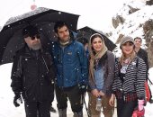 بالصور.. روحانى يخلع الزى الدينى ويخاطب ود الشباب قبل الانتخابات