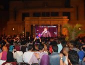 بالصور.. توفير شاشة عرض أمام قبة جامعة القاهرة لعرض حفل تامر عاشور