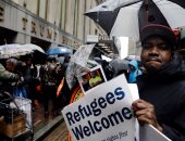 بالصور.. مظاهرات ضد قرار حظر دخول اللاجئين فى نيويورك