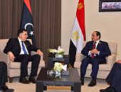 السيسى لـ "السراج": مصر متمسكة بالتوصل لحل سياسى للأزمة الليبية 