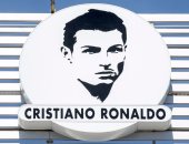 أخبار كريستيانو رونالدو اليوم.. سخرية إنجليزية من التمثال.. والنحات يرد