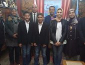 وكيل تعليم الغربية يستقبل الطلاب الفائزين فى مسابقة انتل