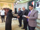 مديرية أمن المنيا تكرم أسر الشهداء بمناسبة عيد الأم
