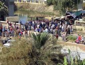 مواطن بسوهاج يطالب بتوفير عمال لتنظيم العبور عبر مزلقان "التلات كبارى"