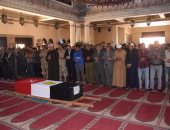 بالفيديو.. محافظ بنى سويف يتقدم الجنازة العسكرية للشهيد محمود قرنى