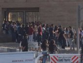 بدء توافد الجمهور على حفل تامر حسنى بالجامعة الأمريكية