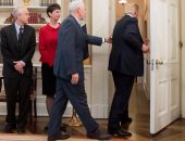 بالفيديو..ترامب يقطع مراسم توقيع أمر تنفيذى بعد سؤال عن مايكل فلين وروسيا 