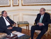 رئيس الوزراء يجتمع بعبد المحسن سلامة ويعد بدراسة مطالب الصحفيين