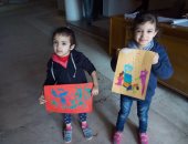 بالصور.. متحف الفن الحديث يعلم أطفال المدارس فنون الرسم