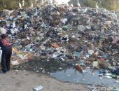 بالصور.. قارئ يشكو تراكم القمامة بمدخل عزبة "أبو مرعى" فى القليوبية 