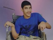 "محمود" يعانى من شلل رباعى.. ووالده يناشد الصحة علاجه على نفقة الدولة 