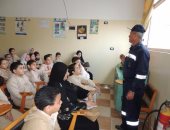 الحماية المدنية بكفر الشيخ تشرح لطلاب مدرسة كيفية استعمال معدات الإنقاذ