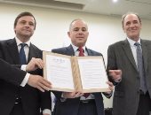 بالصور.. إسرائيل توقع اتفاقا مع دول أوروبية لتصدير الغاز 