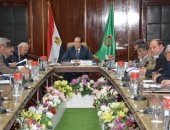 محافظ الدقهلية يجتمع باللجنة العليا لتوريد القمح موسم 2017