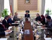 رئيس الوزراء يلتقى وزير الرى ورجل الأعمال حسن راتب على هامش اجتماع الحكومة