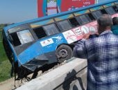 نوم سائق أتوبيس يتسبب فى انقلابه وإصابة 4 ركاب بطريق إسكندرية - مطروح