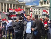 بالفيديو.. الجالية المصرية وأمريكيون فى وقفة تأييد أمام الكونجرس أثناء تواجد السيسي