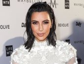 شاهد ماذا تفعل كيم كاردشيان قبل وصول أى شخص لمطعم تتواجد به