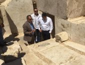 بالصور.. وزير الآثار يتفقد الهرم المكتشف حديثا بدهشور