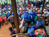 بالصور.. فرار الآف اللاجئين من جنوب السودان إلى أوغندا بعد احتدام الحرب الأهلية