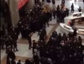 بالفيديو.. شرطة أردوغان تسحل محامين معتصمين داخل دار القضاء