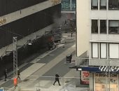 ننشر فيديو يظهر حالة الرعب بشوارع ستوكهولم بعد دهس شاحنة لعدد من المارة
