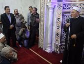 بالصور.. خالد الجندى يؤم أعضاء الزمالك فى صلاة المغرب بافتتاح المسجد