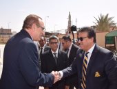 بالصور .. محافظ بنى سويف يستقبل وزير التعليم العالى و البحث العلمى 