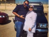 صورة.. البطلة نجوى الحجار شهيدة الشرطة النسائية مع نجلها النقيب محمود عز