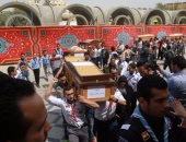 بالفيديو.. أهالى شهداء كنيسة الإسكندرية يلقون نظره الوداع على جثامين ذويهم